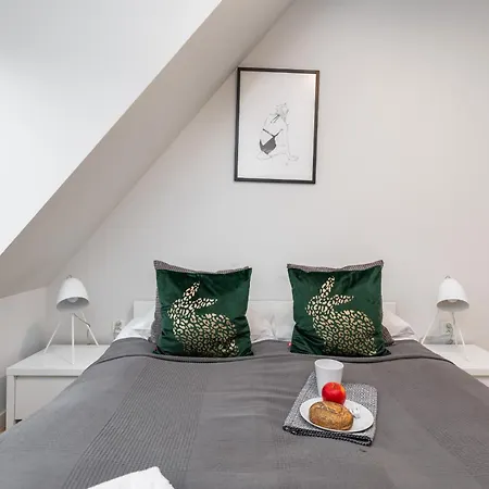 Charming 1-bedroom By Renters Lägenhet *