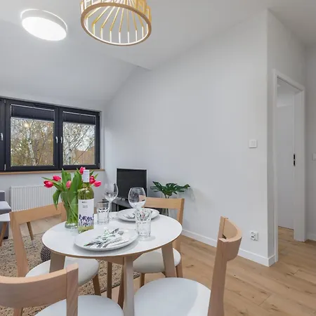 Charming 1-bedroom By Renters Lägenhet Kołobrzeg