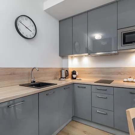 Charming 1-bedroom By Renters Kołobrzeg